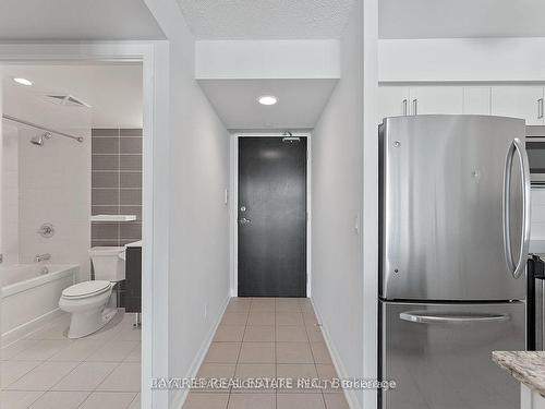 803-205 Sherway Gardens Rd, Toronto, ON - Indoor Photo Showing Bathroom