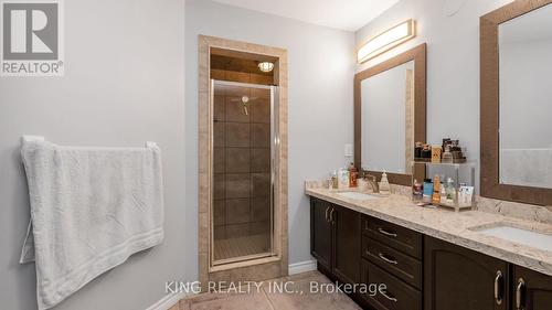 9 Monkton Circle, Brampton, ON - Indoor Photo Showing Bathroom