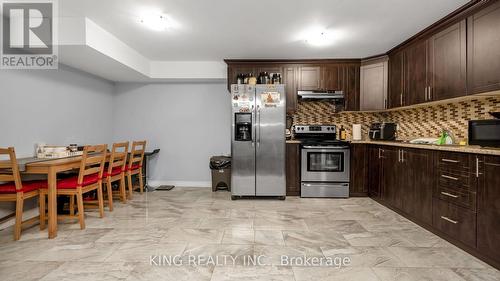 9 Monkton Circle, Brampton, ON - Indoor Photo Showing Kitchen