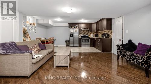 9 Monkton Circle, Brampton, ON - Indoor Photo Showing Living Room