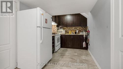 9 Monkton Circle, Brampton, ON - Indoor Photo Showing Kitchen