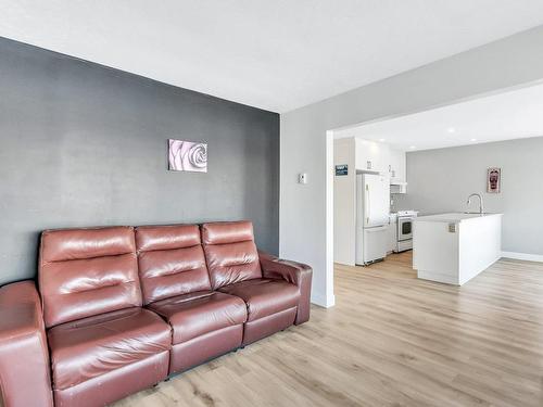 Living room - 1327 Rue Poulin, Saint-Jean-Sur-Richelieu, QC - Indoor Photo Showing Living Room