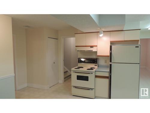 11839 54 St Nw, Edmonton, AB - Indoor Photo Showing Kitchen