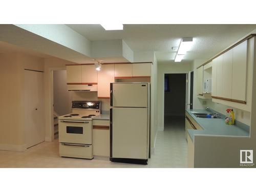 11839 54 St Nw, Edmonton, AB - Indoor Photo Showing Kitchen