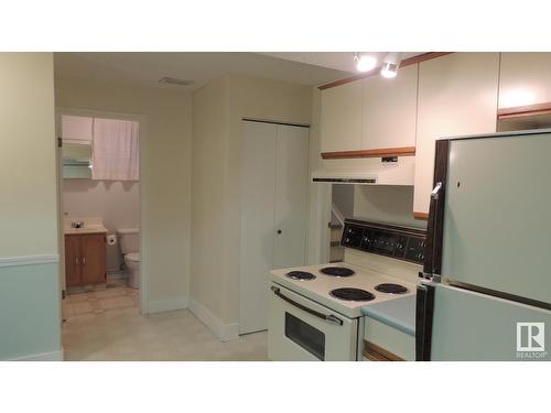 11839 54 St Nw, Edmonton, AB - Indoor Photo Showing Kitchen