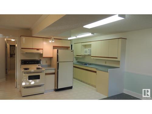 11839 54 St Nw, Edmonton, AB - Indoor Photo Showing Kitchen