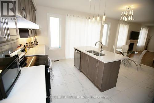 Room - 152 Ben Sinclair Avenue, East Gwillimbury, ON - Indoor Photo Showing Kitchen With Double Sink