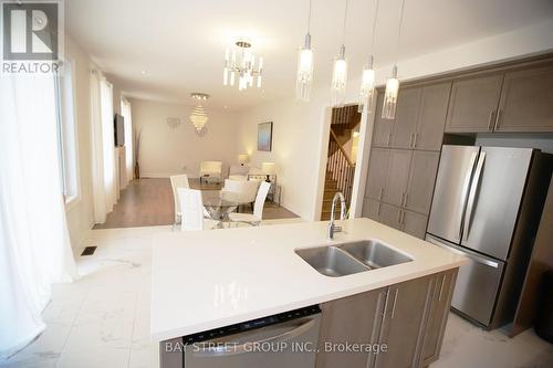 Room - 152 Ben Sinclair Avenue, East Gwillimbury, ON - Indoor Photo Showing Kitchen With Double Sink