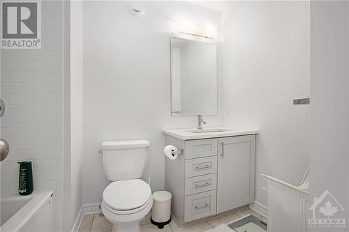 811 Clapham Terrace, Ottawa, ON - Indoor Photo Showing Bathroom