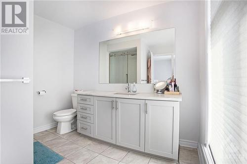 811 Clapham Terrace, Ottawa, ON - Indoor Photo Showing Bathroom