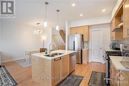 811 Clapham Terrace, Ottawa, ON - Indoor Photo Showing Kitchen With Double Sink