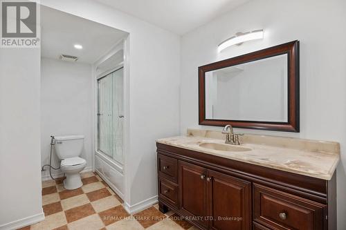 1230 Oakhill Avenue, Oshawa, ON - Indoor Photo Showing Bathroom