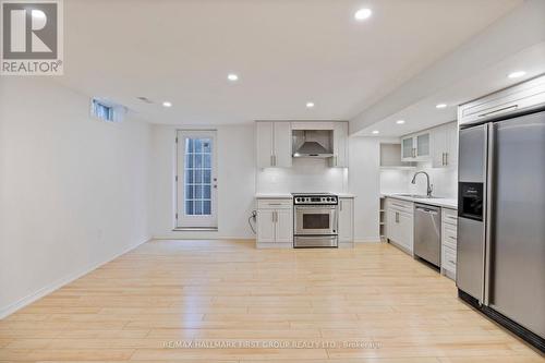 1230 Oakhill Avenue, Oshawa, ON - Indoor Photo Showing Kitchen With Stainless Steel Kitchen With Upgraded Kitchen