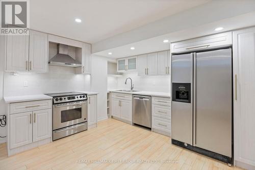 1230 Oakhill Avenue, Oshawa, ON - Indoor Photo Showing Kitchen With Stainless Steel Kitchen With Upgraded Kitchen