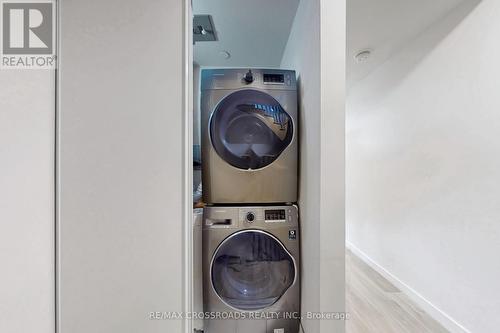 6 - 100 Alex Gardner Circle, Aurora, ON - Indoor Photo Showing Laundry Room