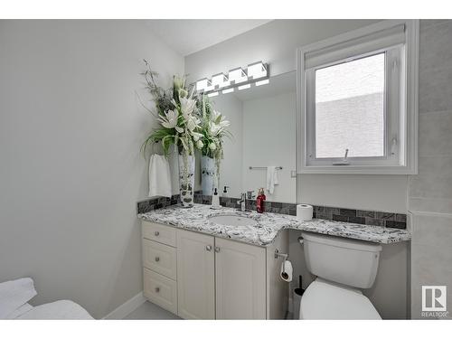 8616 159A Av Nw, Edmonton, AB - Indoor Photo Showing Bathroom