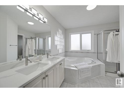 8616 159A Av Nw, Edmonton, AB - Indoor Photo Showing Bathroom