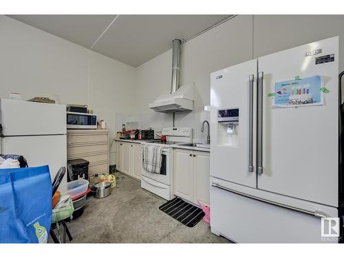 8616 159A Av Nw, Edmonton, AB - Indoor Photo Showing Kitchen