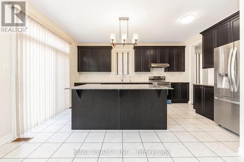 8 Overglen Court, Brampton, ON - Indoor Photo Showing Kitchen With Upgraded Kitchen