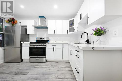 198 Province Street N, Hamilton, ON - Indoor Photo Showing Kitchen