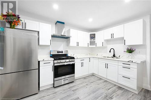 198 Province Street N, Hamilton, ON - Indoor Photo Showing Kitchen