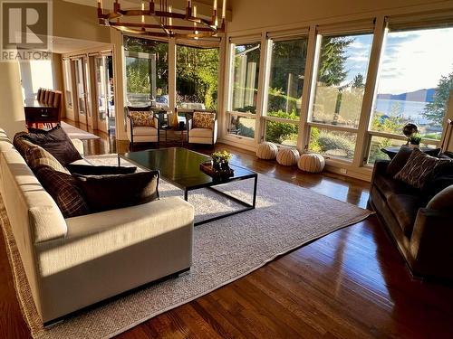 6110 Bonnie Bay Place, West Vancouver, BC -  Photo Showing Living Room