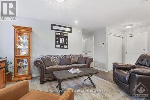 2 - 345 Tribeca Street, Ottawa, ON - Indoor Photo Showing Living Room