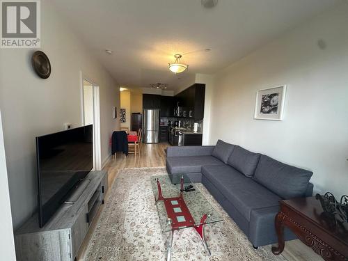 515B - 9600 Yonge Street, Richmond Hill, ON - Indoor Photo Showing Living Room