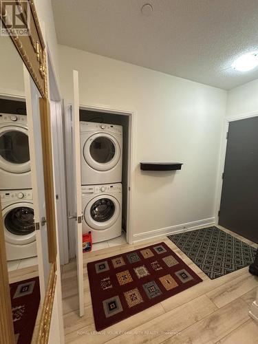 515B - 9600 Yonge Street, Richmond Hill, ON - Indoor Photo Showing Laundry Room