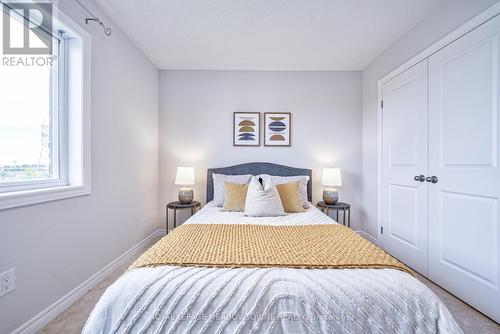 17 Pinot Crescent, Hamilton, ON - Indoor Photo Showing Bedroom