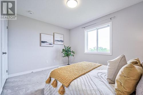 17 Pinot Crescent, Hamilton, ON - Indoor Photo Showing Bedroom