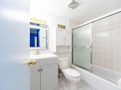 305-10 Tobermory Dr, Toronto, ON - Indoor Photo Showing Bathroom