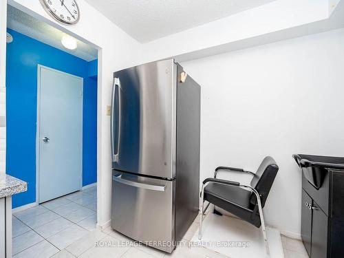 305-10 Tobermory Dr, Toronto, ON - Indoor Photo Showing Kitchen