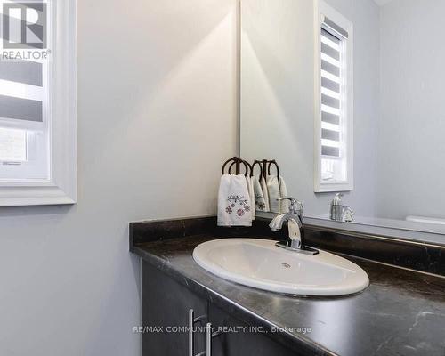 162 Walker Boulevard, New Tecumseth, ON - Indoor Photo Showing Bathroom