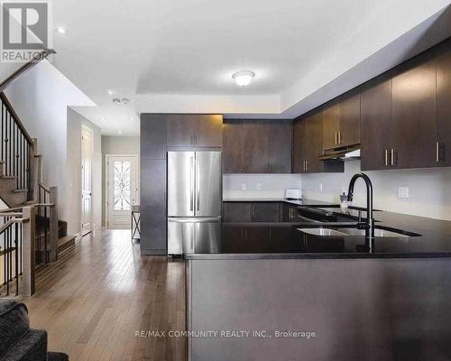 162 Walker Boulevard, New Tecumseth, ON - Indoor Photo Showing Kitchen With Double Sink