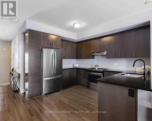 162 Walker Boulevard, New Tecumseth, ON - Indoor Photo Showing Kitchen