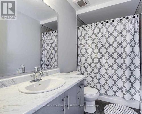 162 Walker Boulevard, New Tecumseth, ON - Indoor Photo Showing Bathroom