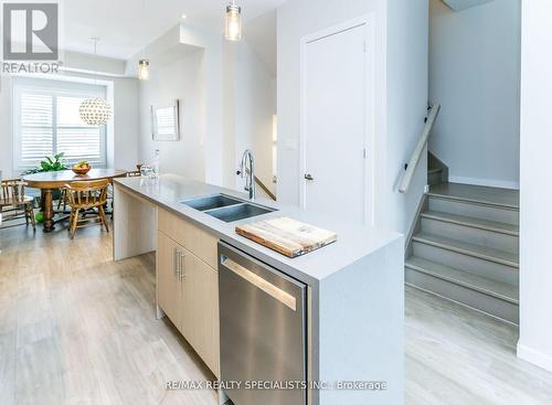 264 Vellwood Common, Oakville, ON - Indoor Photo Showing Kitchen With Double Sink