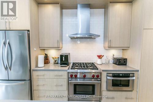 264 Vellwood Common, Oakville, ON - Indoor Photo Showing Kitchen