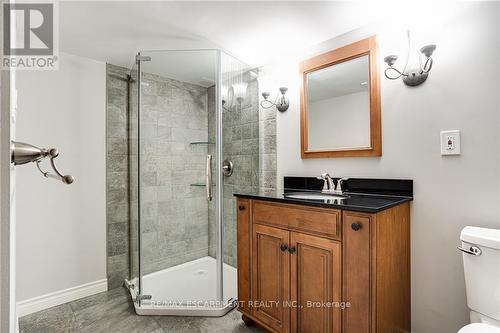 2313 Homer Drive, Burlington, ON - Indoor Photo Showing Bathroom