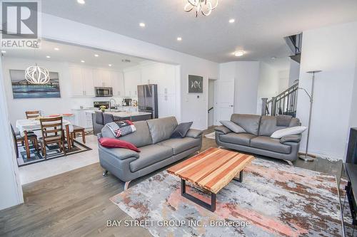 9 Copperhill Heights, Barrie, ON - Indoor Photo Showing Living Room