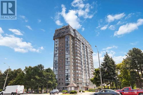 202 - 880 Dundas Street W, Mississauga, ON - Outdoor With Facade