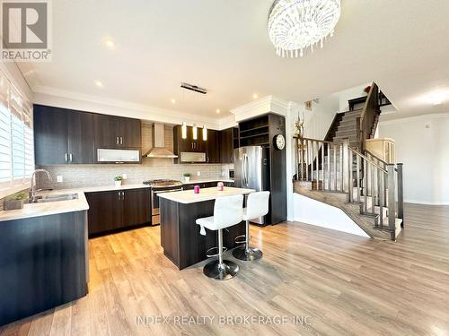 268 Crafter Crescent, Hamilton, ON - Indoor Photo Showing Kitchen With Double Sink With Upgraded Kitchen