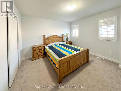 268 Crafter Crescent, Hamilton, ON - Indoor Photo Showing Bedroom