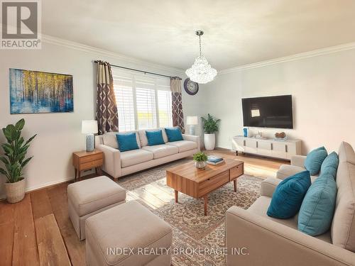 268 Crafter Crescent, Hamilton, ON - Indoor Photo Showing Living Room