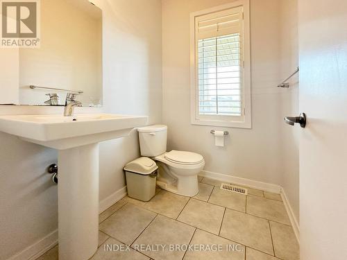 268 Crafter Crescent, Hamilton, ON - Indoor Photo Showing Bathroom