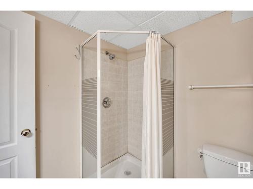 11331 22 Av Nw, Edmonton, AB - Indoor Photo Showing Bathroom