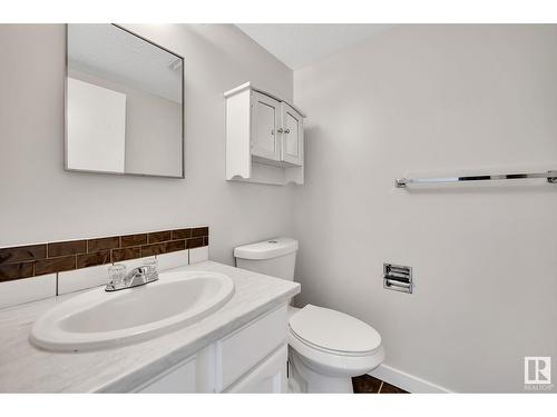 11331 22 Av Nw, Edmonton, AB - Indoor Photo Showing Bathroom