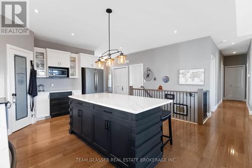 151 Spencer Avenue, Lucan Biddulph (Lucan), ON - Indoor Photo Showing Kitchen