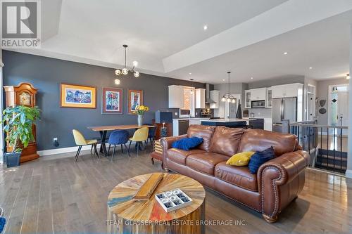 151 Spencer Avenue, Lucan Biddulph (Lucan), ON - Indoor Photo Showing Living Room